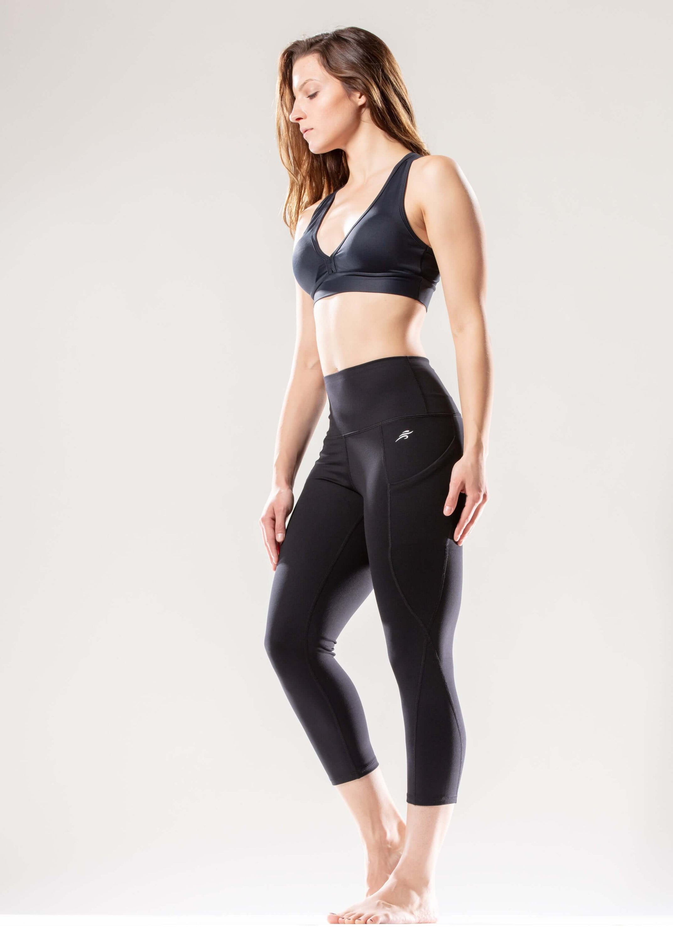 Jolie High-Waisted Reflective Capri Leggings with Hip Pockets